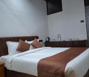 Elappara Hotel | Merjin's Paraiso