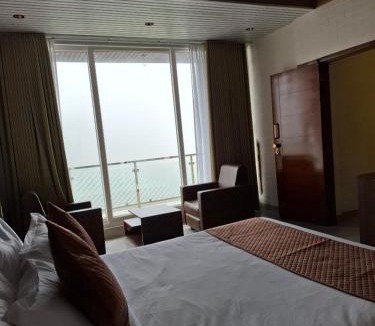 Elappara Hotel | Merjin's Paraiso