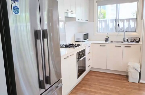 Mortdale House | Mery's Place. Beautiful 2 bedroom Cottage 3min walk 2 Mortdale train station