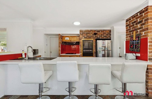 Castle Hill House | MetaWise Cozy Family Room5 in Shared Home Free Parking
