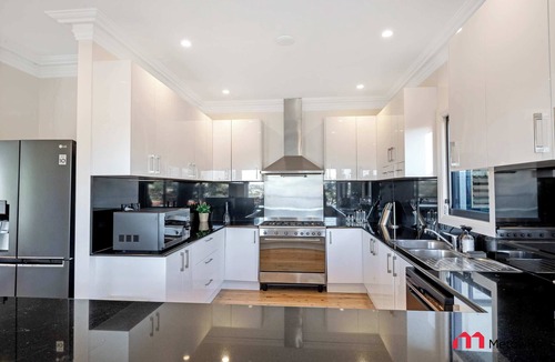 Seaforth House | MetaWise Luxe 6 Bed Ocean View Family Home in Seaforth
