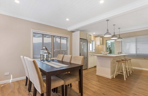 Deception Bay House | Metawisebnb Waterfront 3BR Coastal Escape