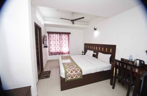 Ernakulam South Hotel | Metro Cochin Business Hotel
