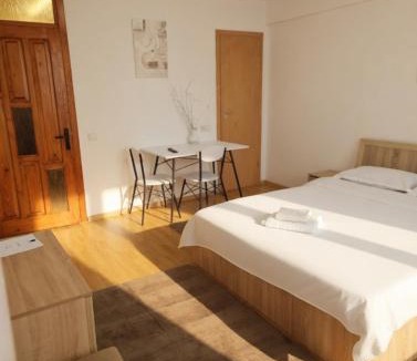 Scheia Apartment | Metro Cozy Studio