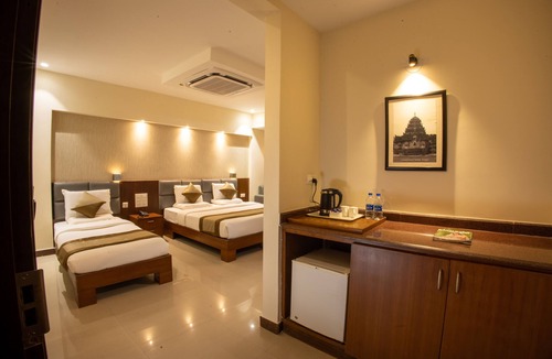 Adyar Hotel | Metro Plaza Hotel