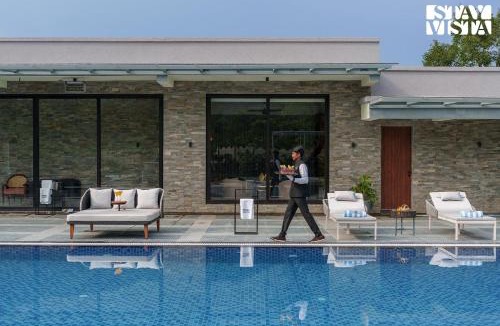 Karjat Villa | Middle Earth by Vieda - Part of StayVista with Pool