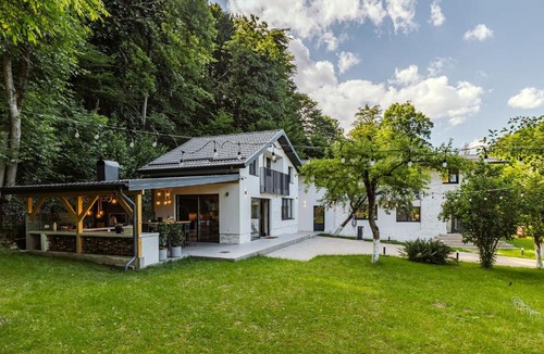 Scorteni Villa | Mislea 13 - Private Luxury Retreat