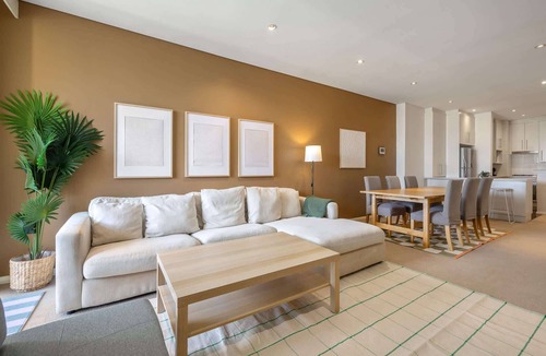 Silverwater Apartment | Modern 2BR Stay near Olympic Park|Pool Gym Parking