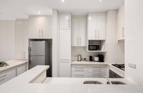 Silverwater Apartment | Modern 2BR Stay near Olympic Park|Pool Gym Parking