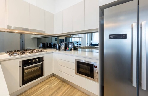 Bondi Junction Apartment | Modern 3-Bedroom Penthouse Suite Near Bondi Beach Sydney