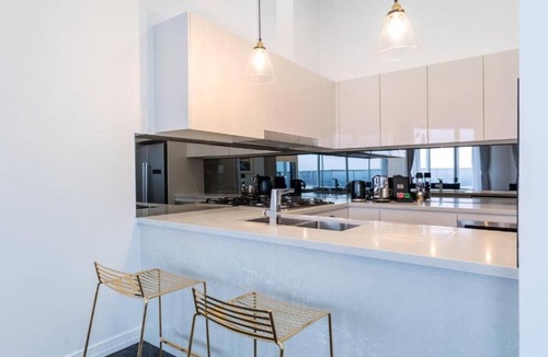 Bondi Junction Apartment | Modern 3-Bedroom Penthouse Suite Near Bondi Beach Sydney