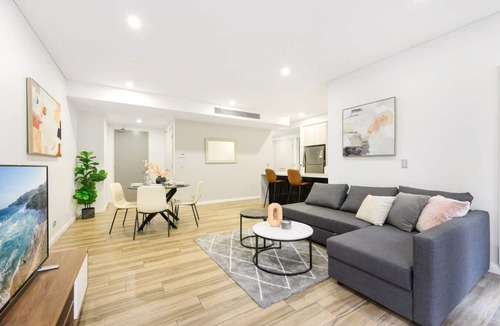 Mascot Apartment | Modern 3-Bedroom Apartment Near Airport & Train