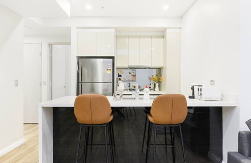 Mascot Apartment | Modern 3-Bedroom Apartment Near Airport & Train