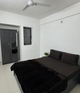 Chandkheda Apartment | Modern 3BHK Retreat With Ample Space & Comfort