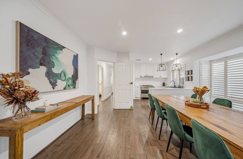 Allenby Gardens House | Modern 3BR Cottage Near City & Beach