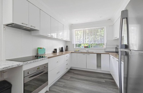 Werrington House | Modern 3BR Home Free parking Patio Workspace