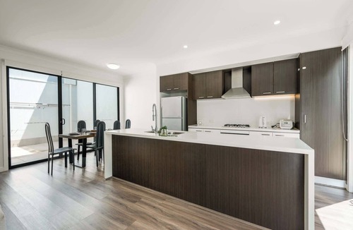 Austral House | Modern 3BR House, 7min Drive to Leppington Station
