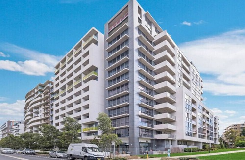 Mascot Apartment | Modern 3BR Mascot Retreat | Walk to Train &Airport