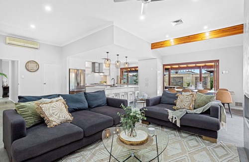 Hillarys House | Modern 4Bedroom, two bathrooms, two living areas, Heated Pool, outdoor entertaining area