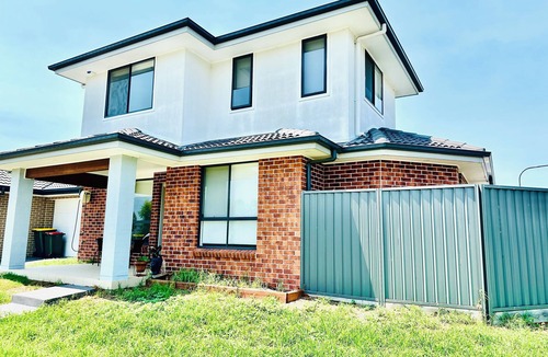 Riverstone House | Modern 4BR 3 Bath Home For Groups & Families