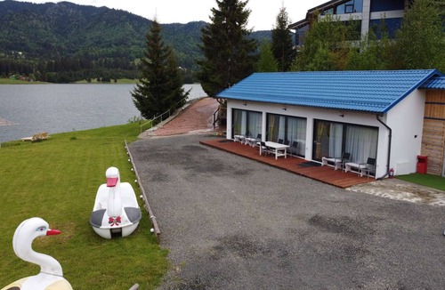 Colibita Apartment | Modern apartment on the shore of Lake Colibița