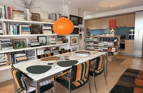 Alexandria Apartment | Modern, art filled apartment, central location, 2 minutes from train station