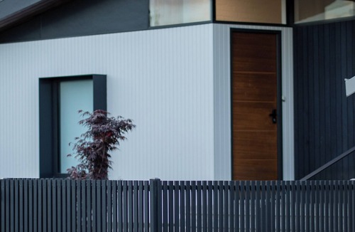 Kingston Beach House | Modern Beach House— short stroll from the beach, parks, cafes + restaurants.