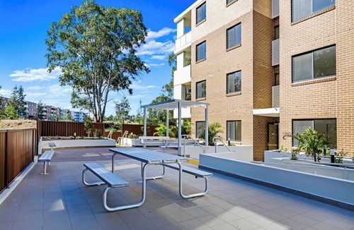 Rouse Hill Apartment | Modern Comfort Ensuite Super Convenient Stay