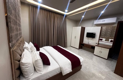 Agra Hotel | Modern Comfort in the Heart of the City – Spacious Rooms & Top Amenities