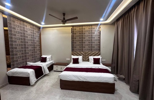 Agra Hotel | Modern Comfort in the Heart of the City – Spacious Rooms & Top Amenities