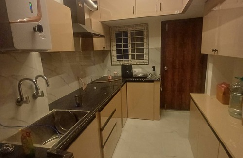 Hyderabad Apartment | Modern & Cozy 2BHK, 2ACs, Fully Furnished, Near IT-Hub