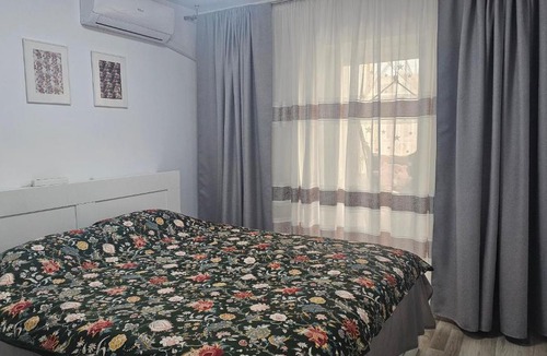 Sector 4 Apartment | Modern Family Apartment, Free Parking, Balcony, Sleeps 5