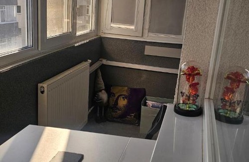 Sector 4 Apartment | Modern Family Apartment, Free Parking, Balcony, Sleeps 5