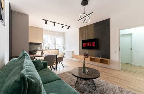 Tractorul Apartment | MoHost Magic - Feel the Spark