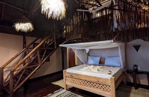 Unguja City Hotel | MONKEY MOUNTAIN LODGE