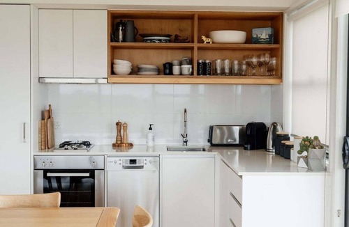 Beaumaris Apartment | Moonbird Beach Shack ~ Ocean Escape