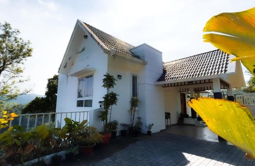 Elappara Villa | moonlight palace private pool villa vagamon