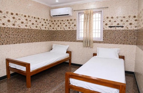 Triplicane Cabin | Moonpalace Chepauk Ellis Road