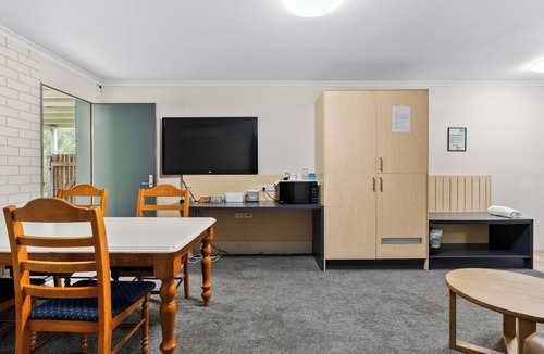 Caboolture South Hotel | Morayfield Tavern & Motel