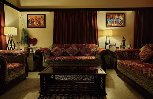 Abu Road Villa | Mount Abu's Premier 5-Bed Villa: Luxury Meets Nature's Serenity!