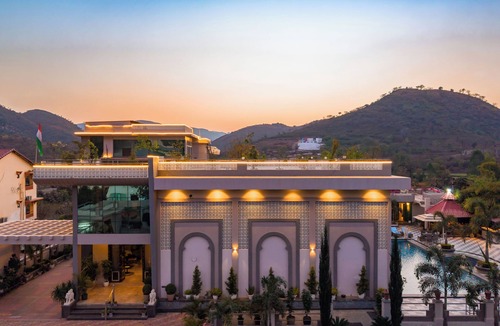 Udaipur Villa | Mountain Creek 7BHK Villa by ELIVAAS