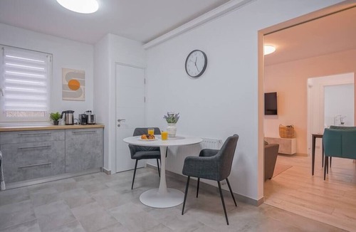 Brasov Apartment | Mountain Hideaway w. Netflix and Mountain View