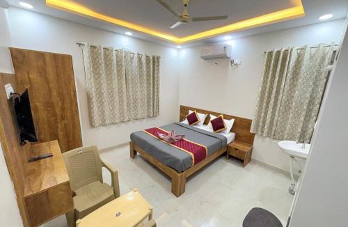 Devanahalli Hotel | Mountain View with greenary comfort