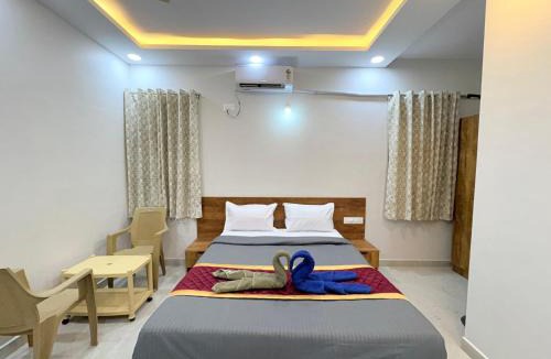 Devanahalli Hotel | Mountain View with greenary comfort