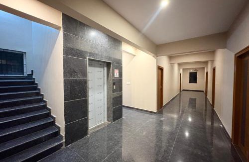 Devanahalli Hotel | Mountain View with greenary comfort