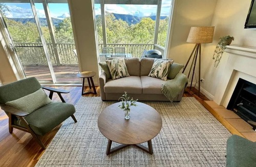 Pokolbin Villa | Mountain View Retreat within Cypress Lakes Resort