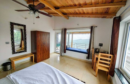 Mukteshwar Hotel | Mountain view rooms with private balcony
