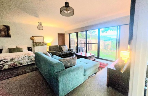 Bonogin Apartment | Mountains & Ocean Views retreat with hot spa - Gold Coast Hinterland