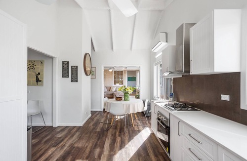 Mount Riverview House | Mountains Retreat For A Couple King Bed/Ensuite