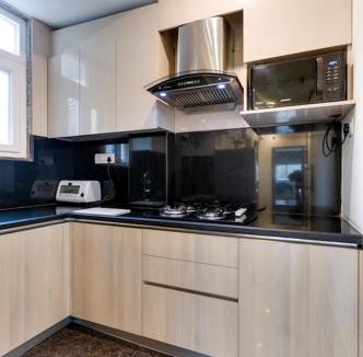 New Friends Colony Bed & Breakfast | MOYDOM Private Ensuite with Shared Balcony & Kitchen